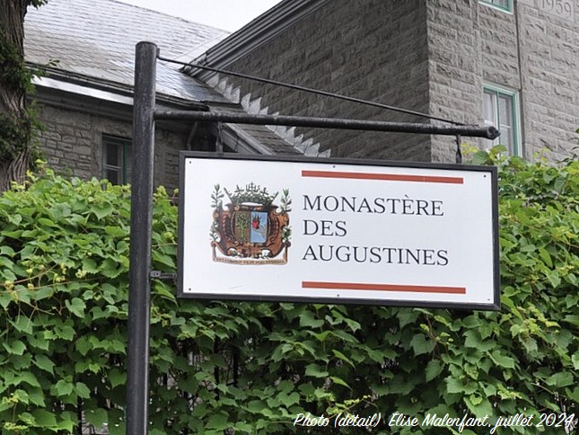 Cimetière de la cour du Monastère des Augustines de l'Hôpital-Général de  Québec