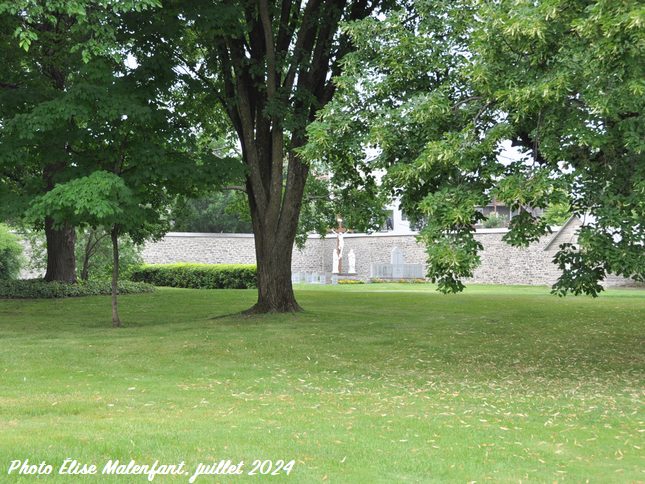 Cimetière de la cour du Monastère des Augustines de l'Hôpital-Général de  Québec