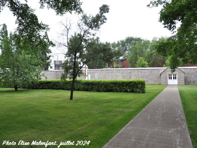 Cimetière de la cour du Monastère des Augustines de l'Hôpital-Général de  Québec