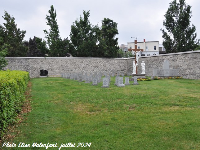 Cimetière de la cour du Monastère des Augustines de l'Hôpital-Général de  Québec