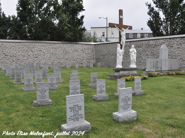 Cimetière de la cour du Monastère des Augustines de l'Hôpital-Général de  Québec