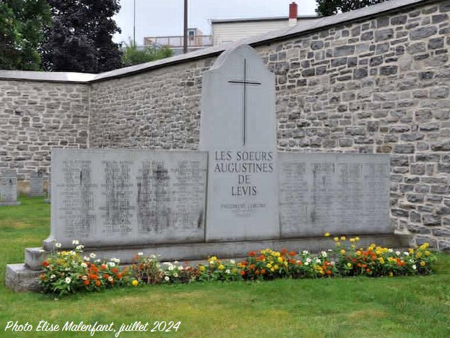 Cimetière de la cour du Monastère des Augustines de l'Hôpital-Général de  Québec