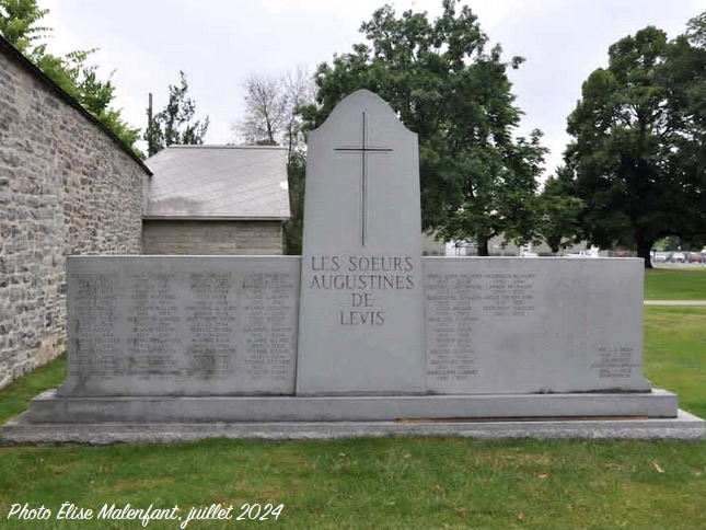 Cimetière de la cour du Monastère des Augustines de l'Hôpital-Général de  Québec
